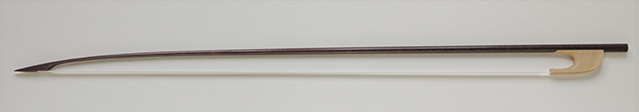 @copy; Nina Strugalla - Violinbogen mit Steckfrosch (um 1650) # Schlangenholz mit Buchsbaumfrosch | auch mit Schlangenholzfrosch erhältlich | 617mm | 33-37g