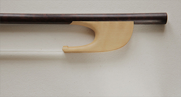 Violin bow with clip-in Frog (from 1650) # Snakewood with boxwood frog | also available with snakewood frog | 617mm | 33-37g